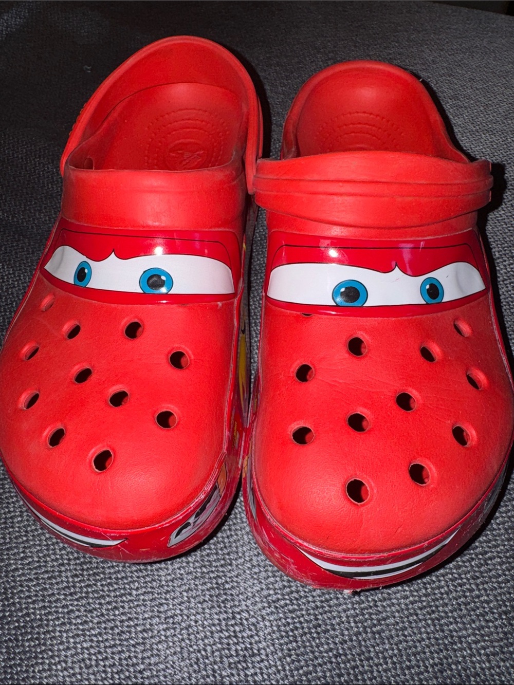 Crocs Cars – Lightweight Lightning McQueen Clogs